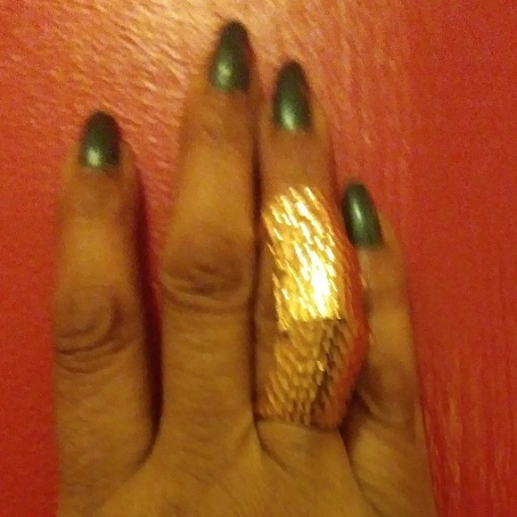 Cool Gold Tone Knuckle Ring🌷 - Picture 2 of 5